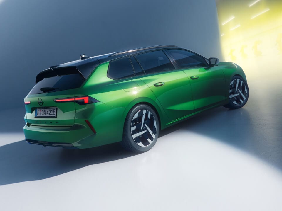 Opel Astra Sports Tourer seitliche Heckansicht