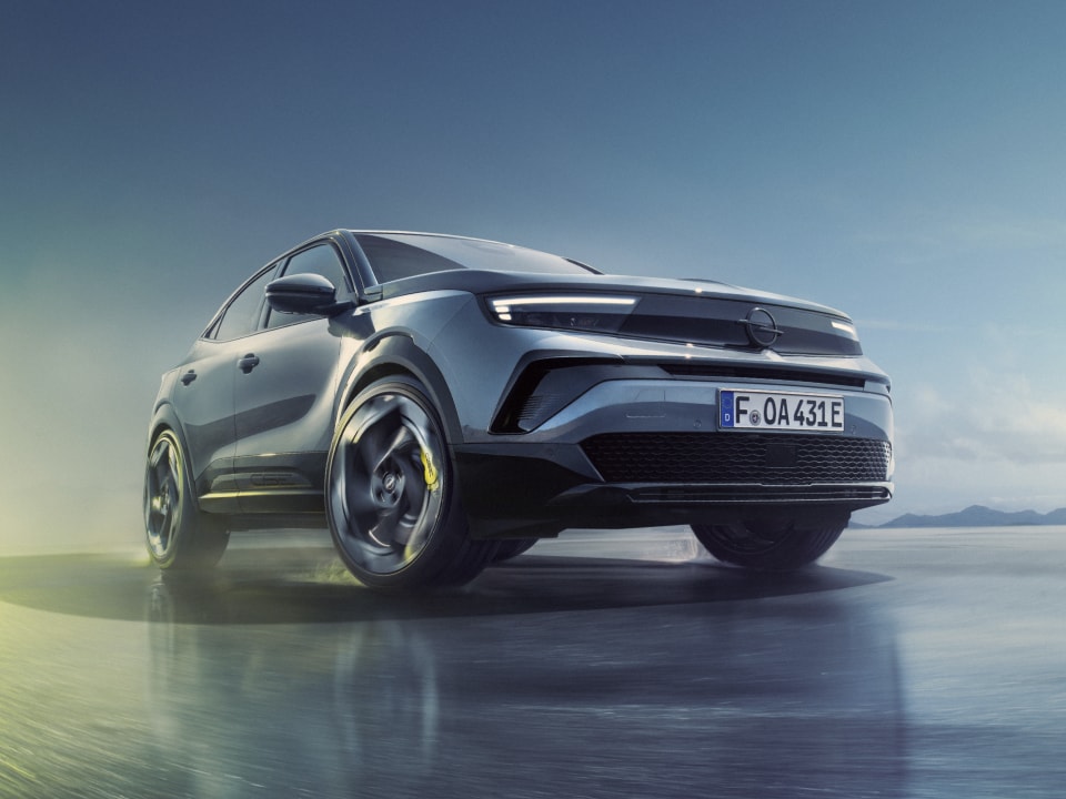 Grauer Mokka GSE in sportlicher Frontansicht